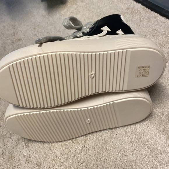 High Top Sneaker - Picture 4 of 5